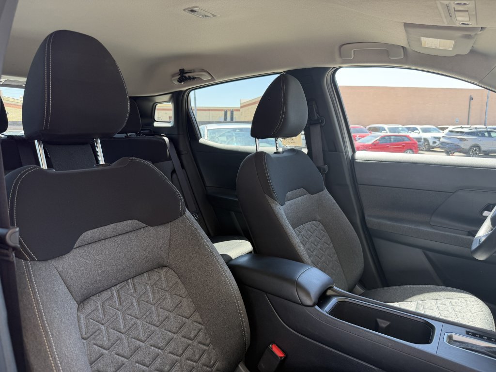Used 2025 Nissan Kicks SV FWD image 33