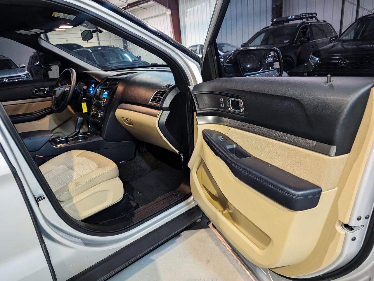 Used 2017 Ford Explorer FWD image 29