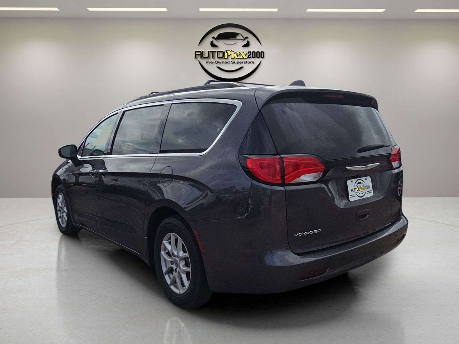 Used 2021 Chrysler Voyager Lxi FWD image 5