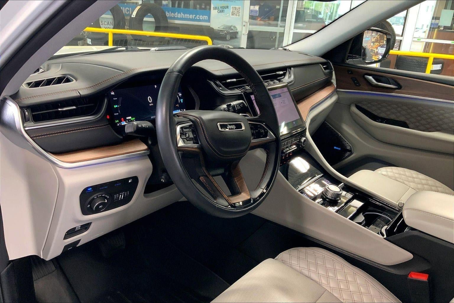 Used 2022 Jeep Grand Cherokee Summit AWD/4WD image 13