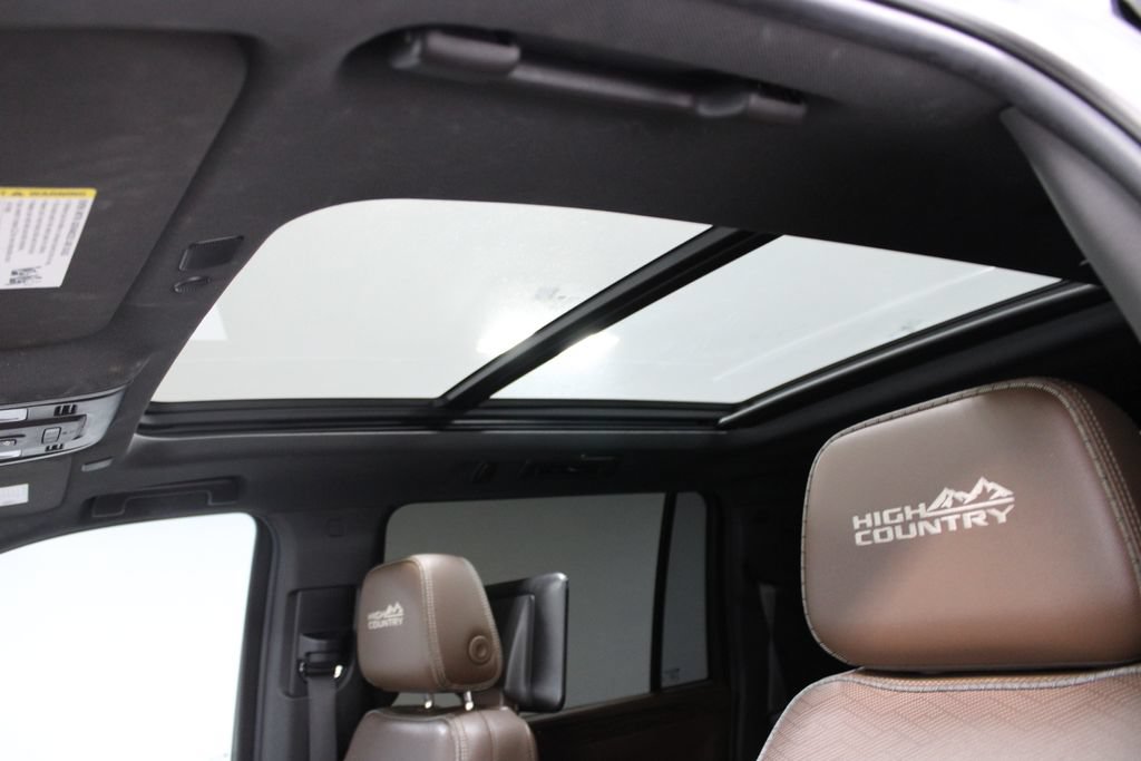 Used 2021 Chevrolet Suburban High Country RWD image 42