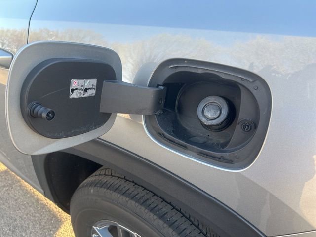 Used 2025 GMC Acadia Elevation image 14