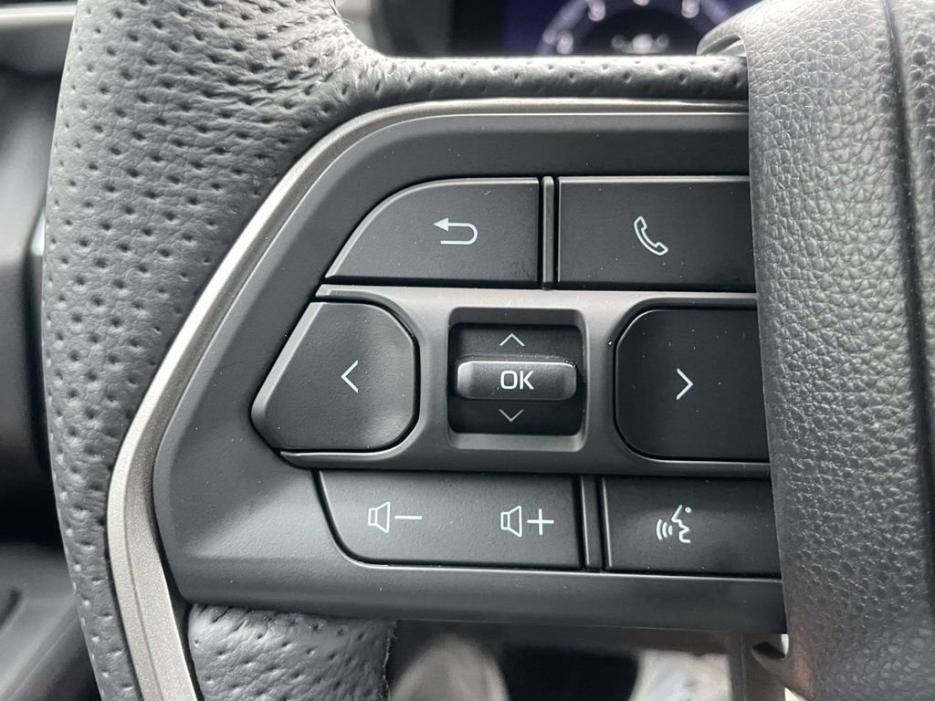Used 2025 Toyota Tacoma TRD Sport AWD/4WD image 23