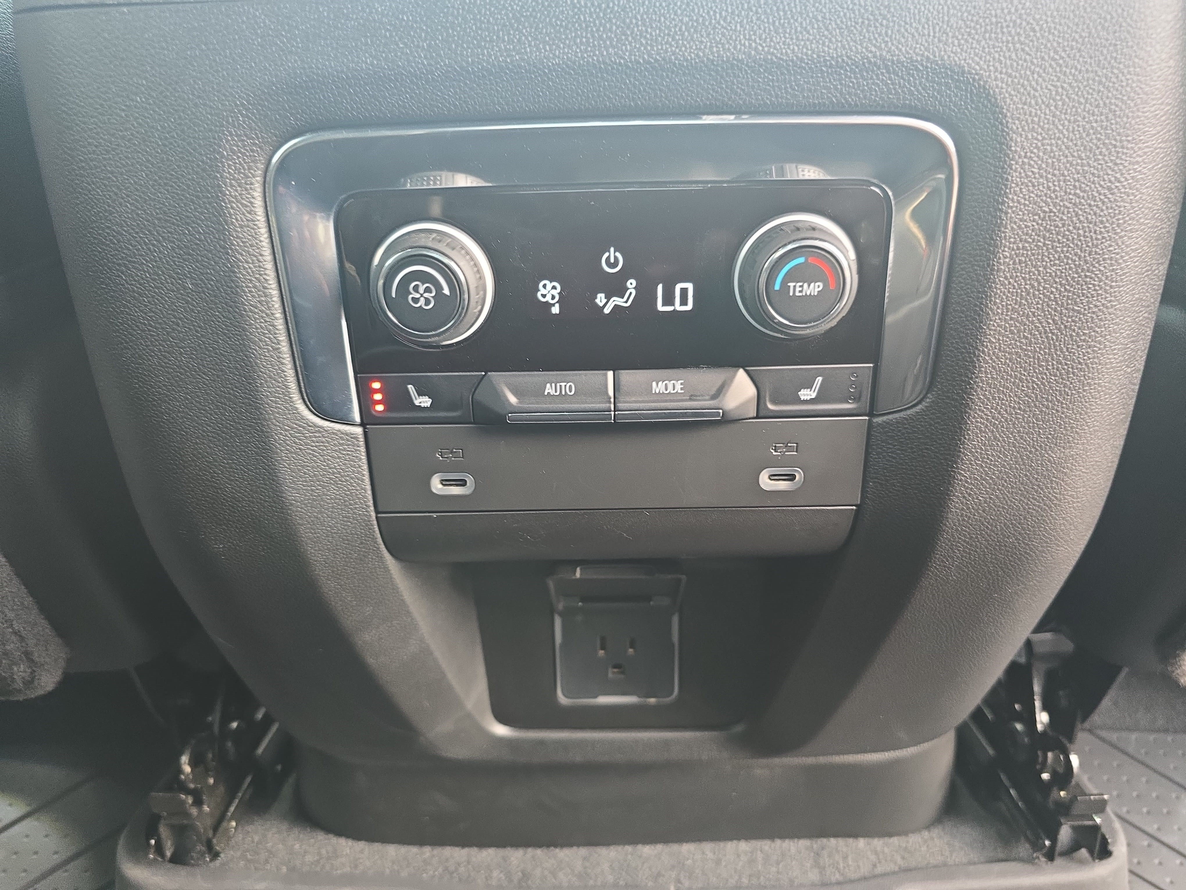 Used 2023 Chevrolet Tahoe Premier AWD/4WD image 12
