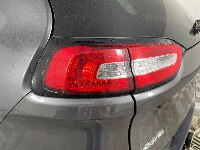 Used 2017 Jeep Cherokee Latitude w/ Comfort/Convenience Group image 21