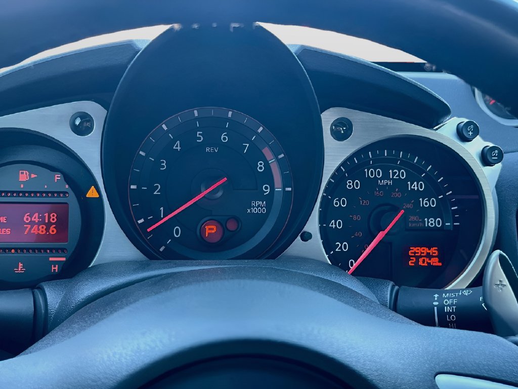 Used 2020 Nissan 370Z Touring Sport RWD image 12