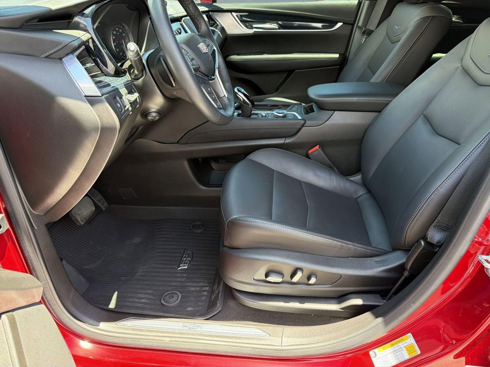 Used 2024 Cadillac XT5 Premium Luxury w/ Technology Package FWD image 4