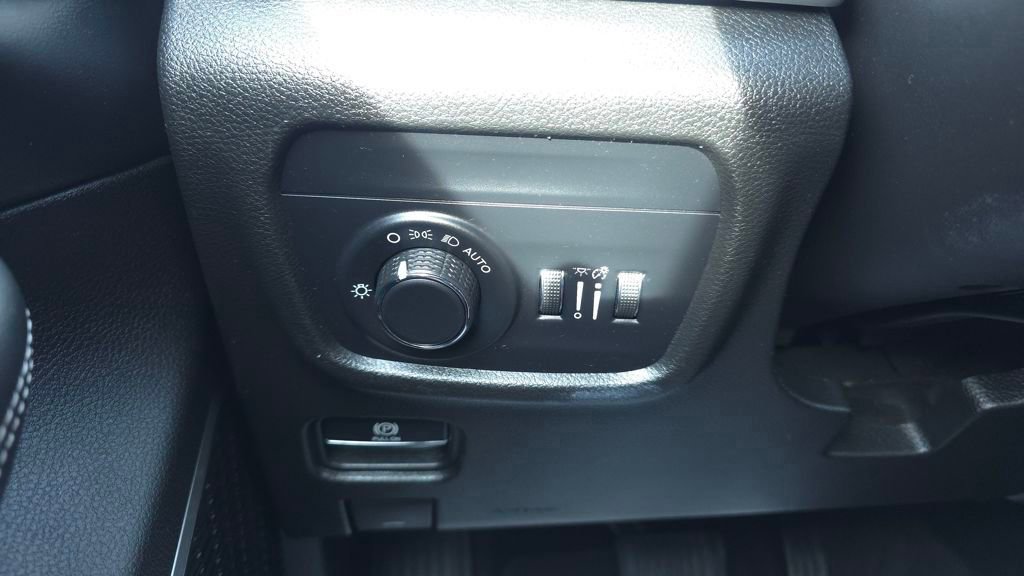 Used 2022 Jeep Grand Cherokee Altitude image 29