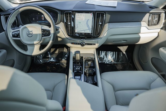 Certified 2024 Volvo XC60 B5 Plus w/ Climate Package image 21