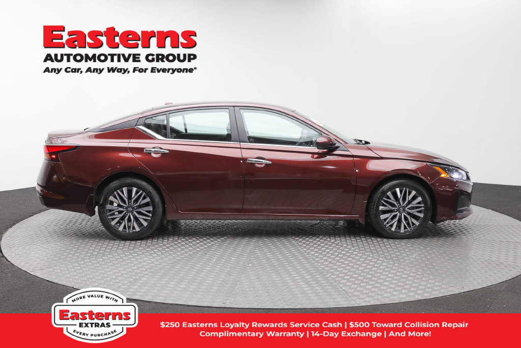 Used 2023 Nissan Altima 2.5 SV FWD image 5