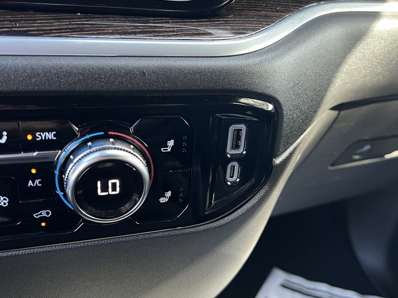 Used 2025 GMC Sierra 1500 Elevation image 24