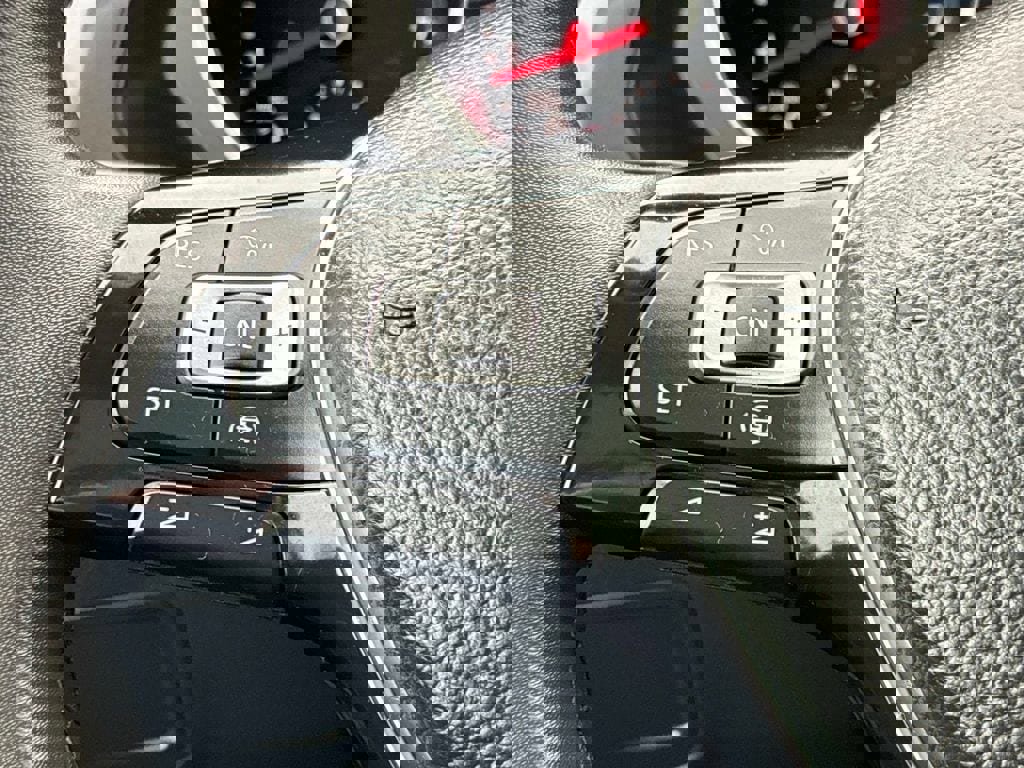 Used 2020 Volkswagen Tiguan SE w/ Panoramic Sunroof Package image 23