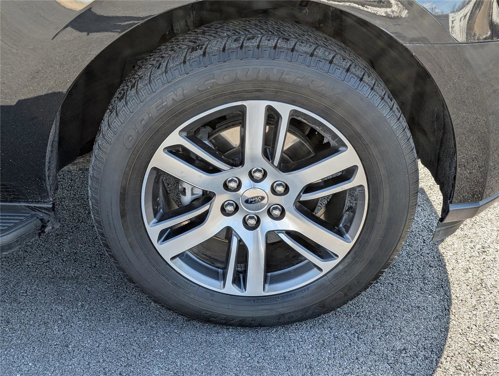 Used 2024 Ford Expedition Limited image 9