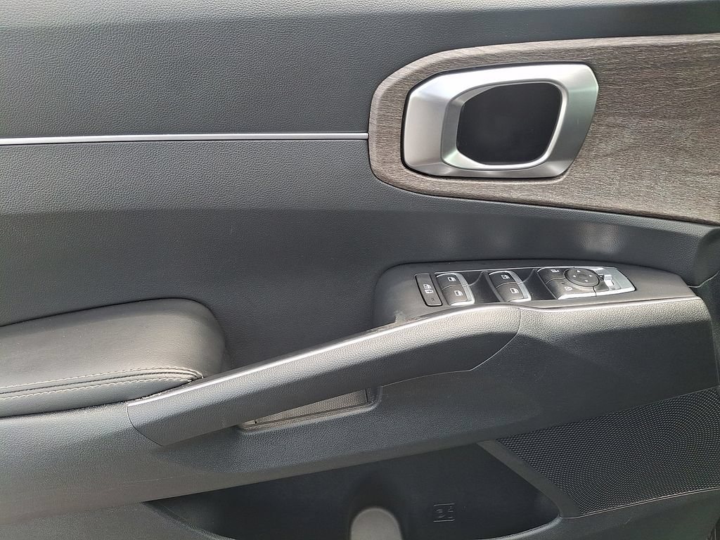 Certified 2023 Kia Sorento X-Line EX AWD/4WD image 13