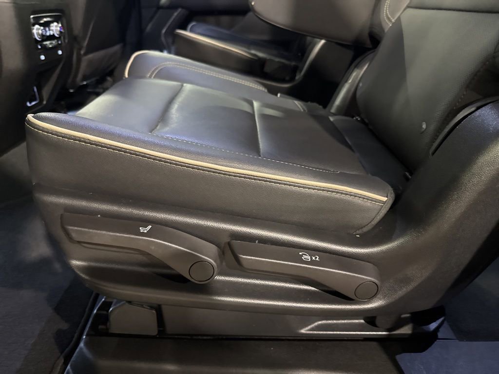 Used 2022 GMC Yukon XL SLT w/ SLT Luxury Package image 39