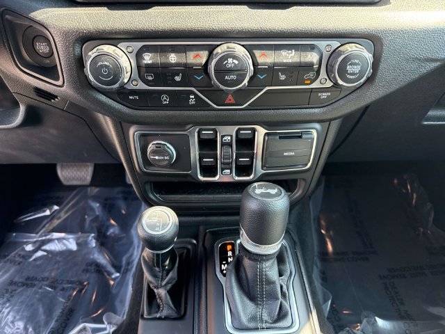 Used 2025 Jeep Wrangler Unlimited Sport AWD/4WD image 31