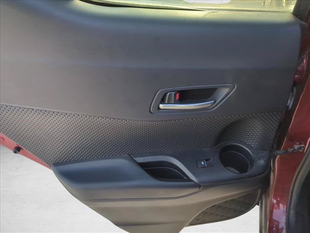Used 2018 Toyota C-HR XLE FWD image 8