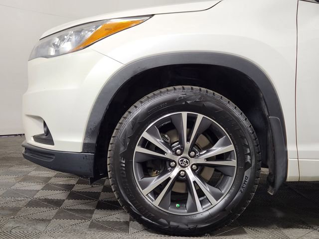 Used 2016 Toyota Highlander XLE AWD/4WD image 9