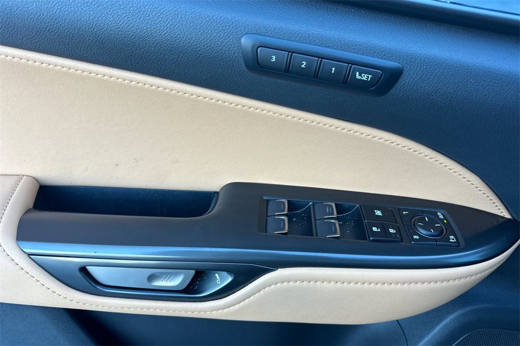 Used 2025 Lexus NX 250 FWD w/ Premium Package image 11