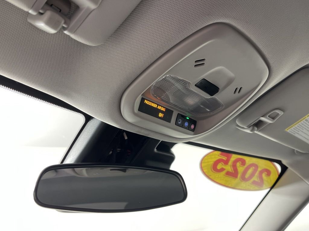 Used 2025 Chevrolet Trax LT w/ LT Convenience Package image 24