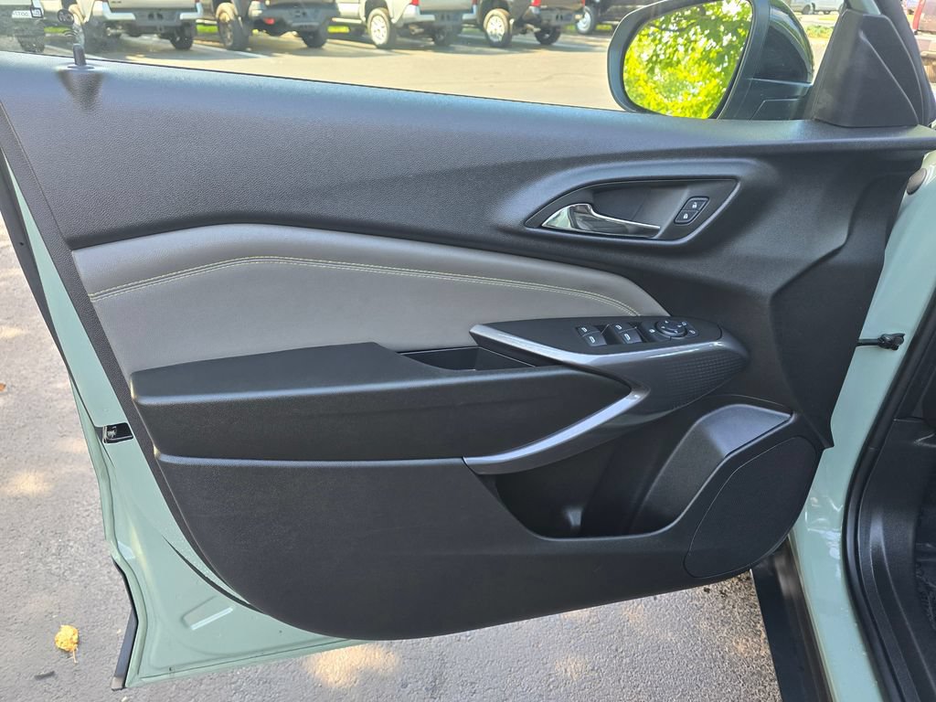 Used 2025 Chevrolet Trax ACTIV w/ Driver Confidence Package FWD image 16