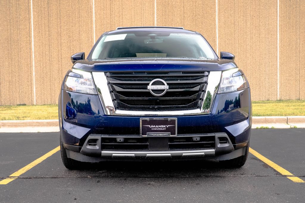 Used 2023 Nissan Pathfinder SL FWD image 3