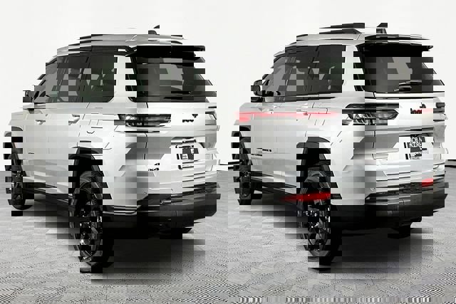 New 2025 Jeep Grand Cherokee L Altitude image 4