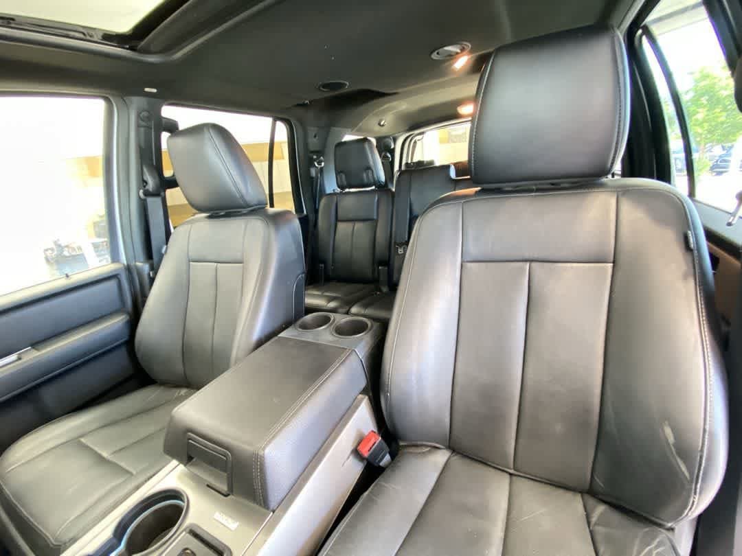 Used 2017 Ford Expedition XLT w/ Equipment Group 202A AWD/4WD image 14