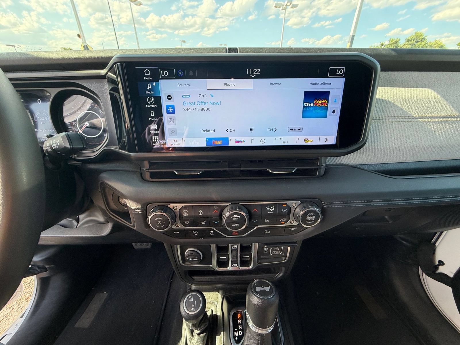 Used 2025 Jeep Wrangler Unlimited Sahara AWD/4WD image 17