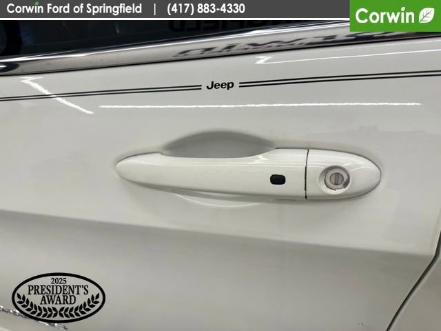 Used 2019 Jeep Cherokee Overland w/ Technology Group image 19