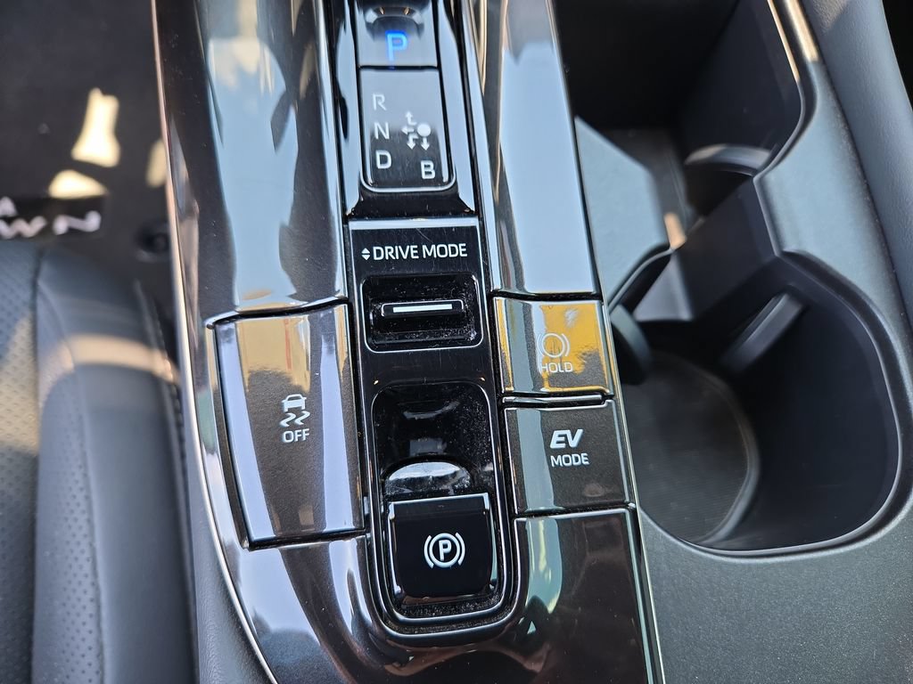 Certified 2025 Toyota Crown AWD/4WD image 25