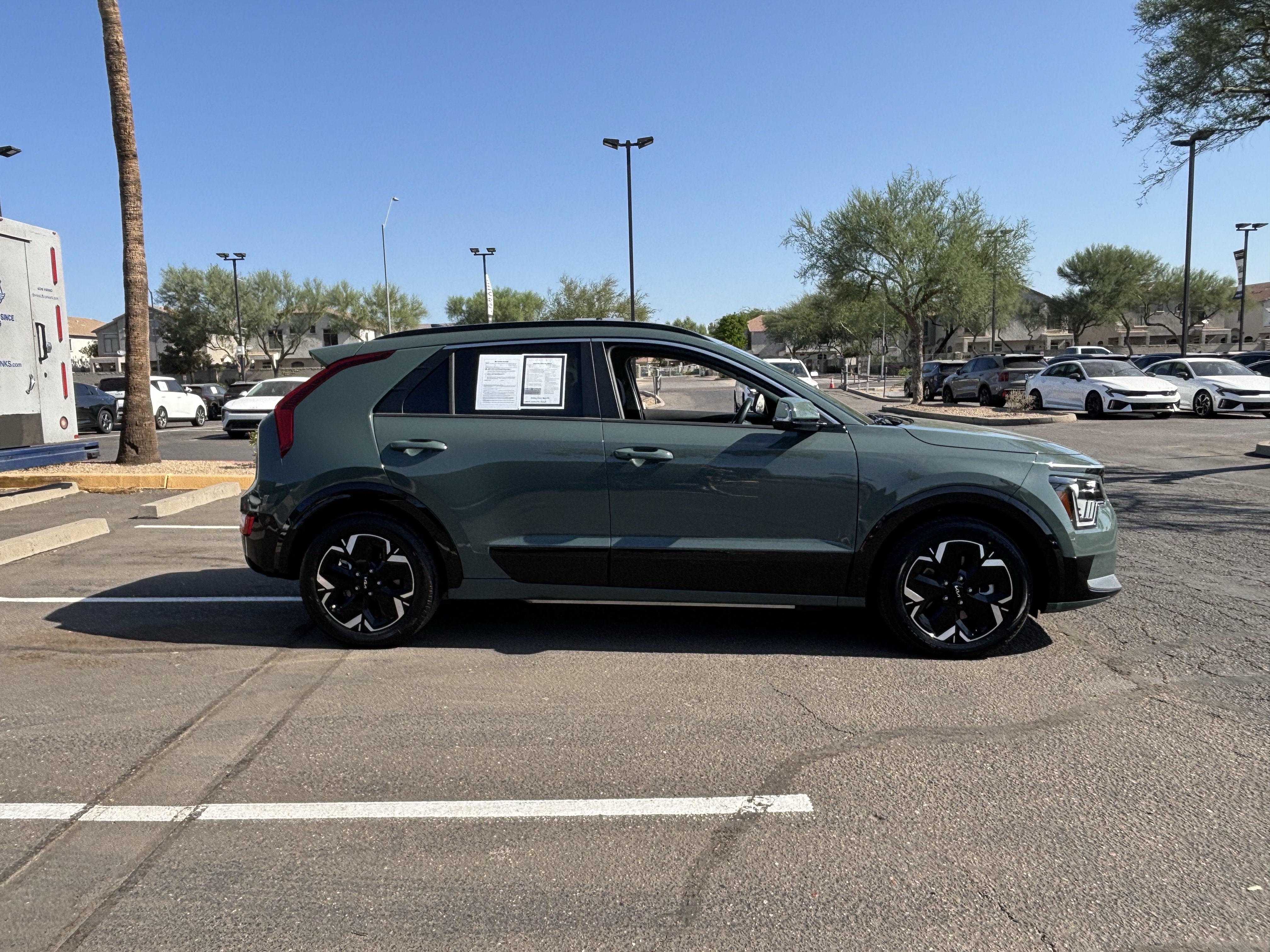 Certified 2023 Kia Niro Wind FWD image 2