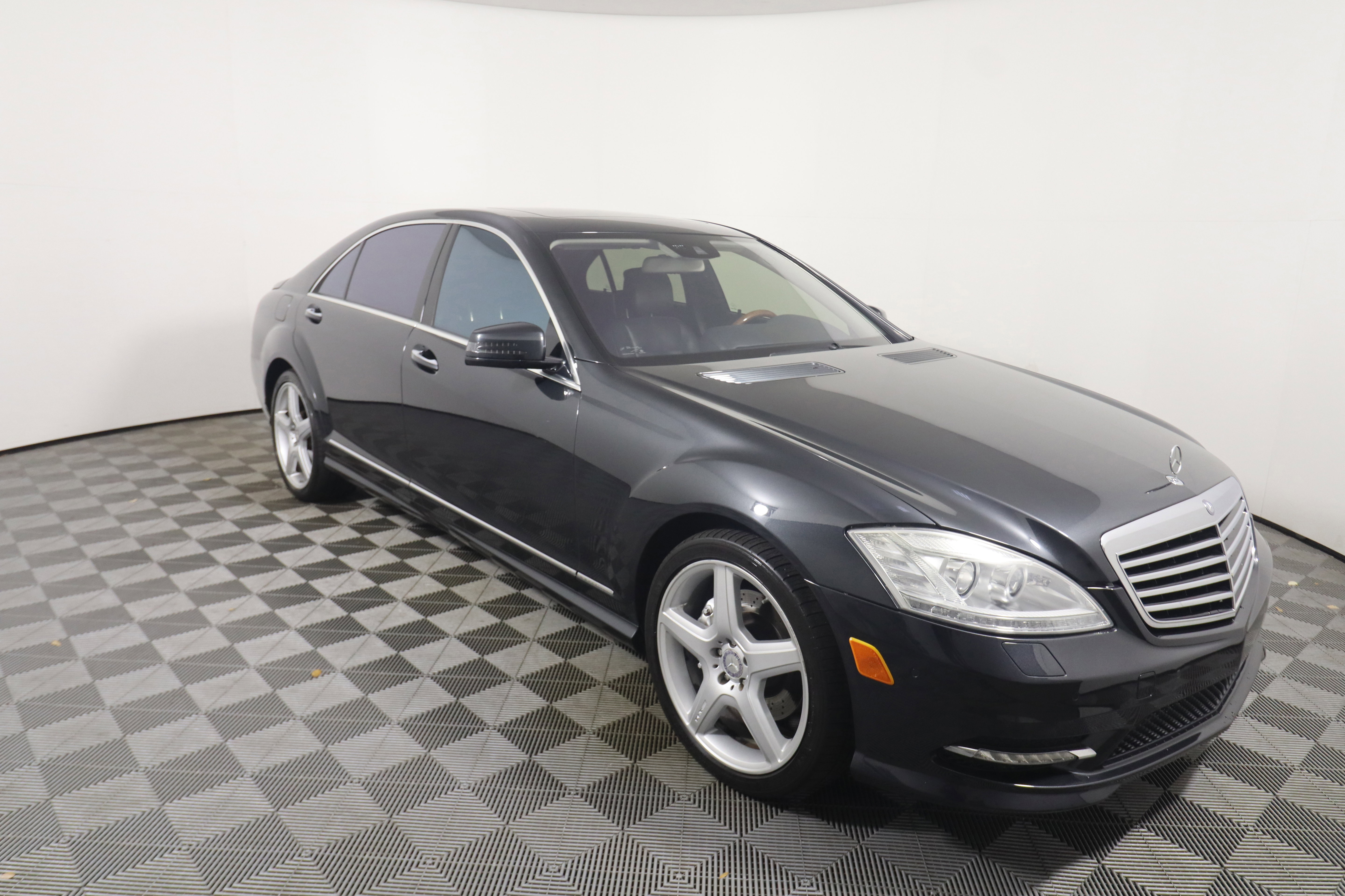 Used 2011 Mercedes-Benz S 550 4MATIC image 7