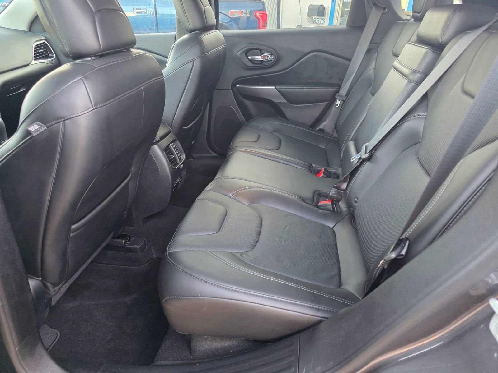 Used 2019 Jeep Cherokee Limited image 9