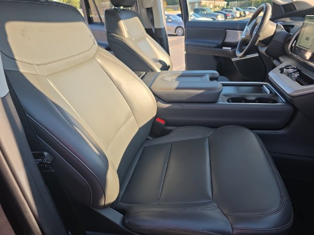Used 2025 Ford Expedition Active AWD/4WD image 11