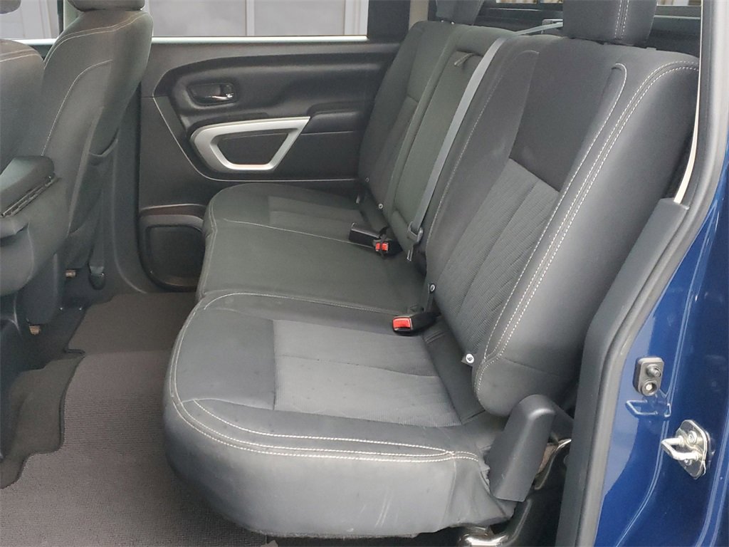 Used 2019 Nissan Titan SV image 9