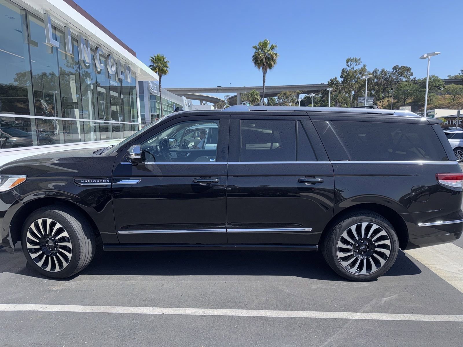 Certified 2023 Lincoln Navigator L Black Label AWD/4WD image 11