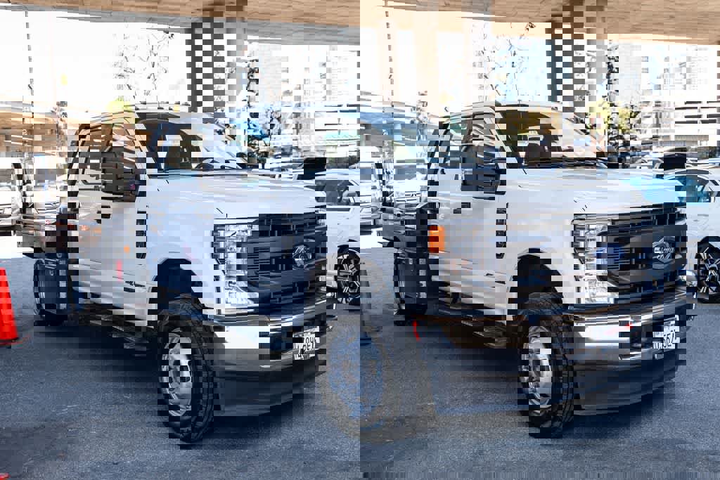 Used 2020 Ford F350 XL w/ Power Equipment Group image 3