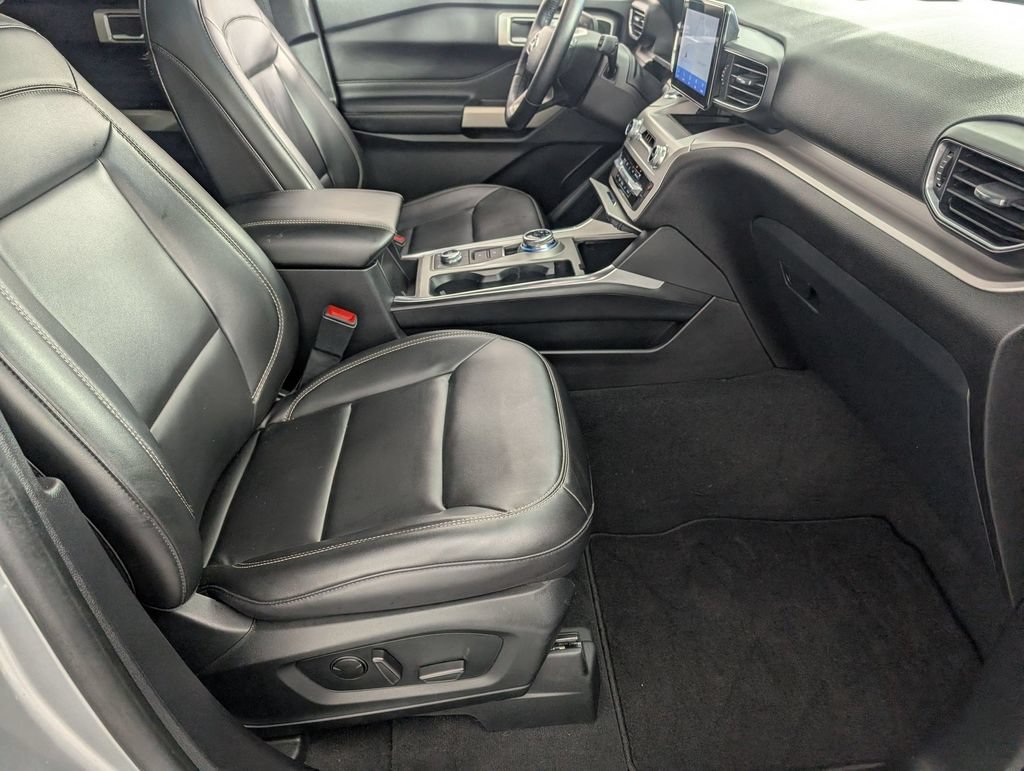 Used 2023 Ford Explorer XLT w/ Equipment Group 202A AWD/4WD image 37