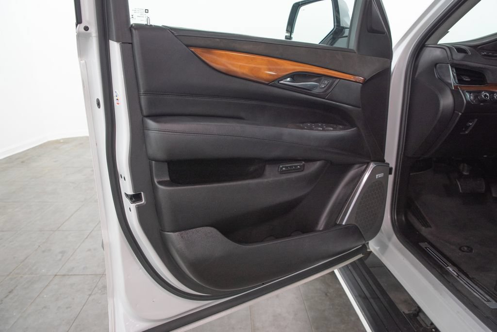 Used 2017 Cadillac Escalade ESV Premium Luxury AWD/4WD image 6