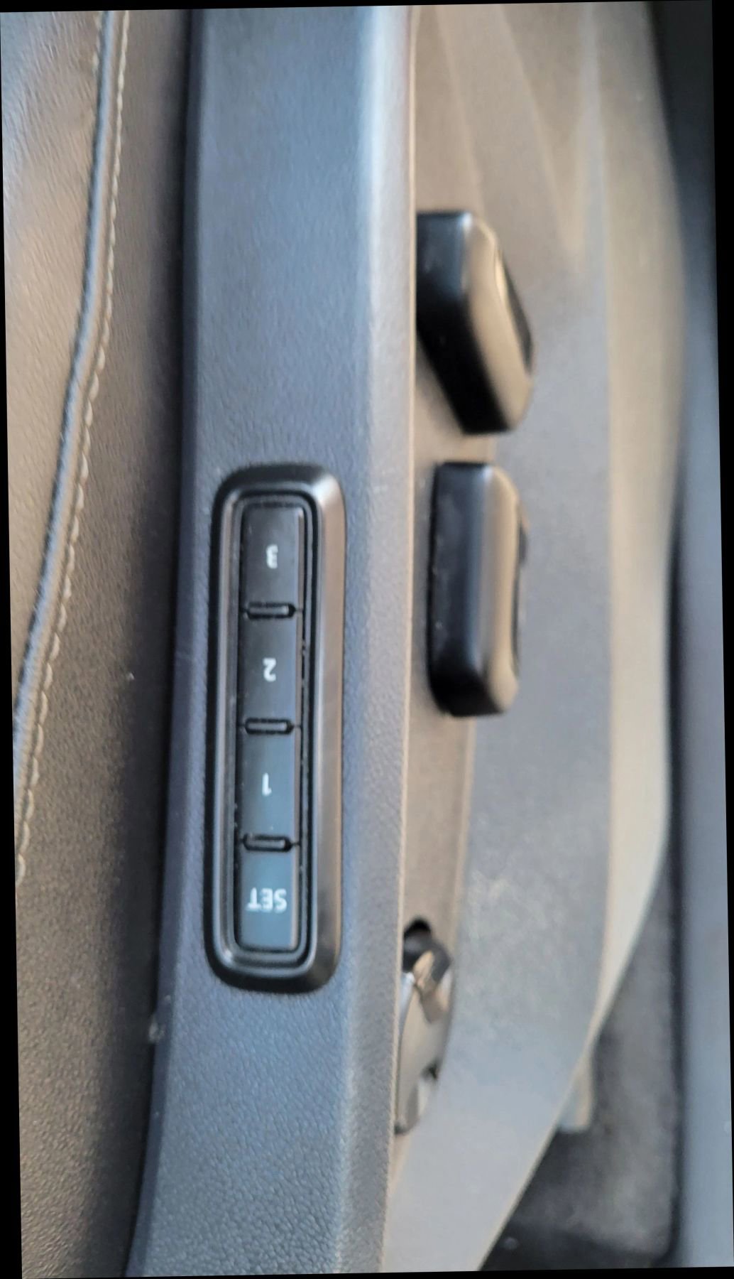 Used 2018 Volkswagen Atlas SEL FWD image 13