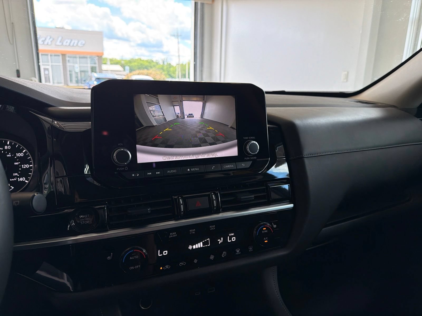 Used 2025 Nissan Pathfinder SV AWD/4WD image 28