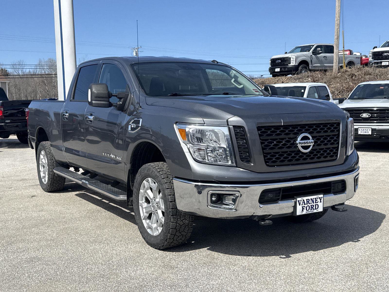 Used 2019 Nissan Titan SV w/ SV Convenience Package image 5