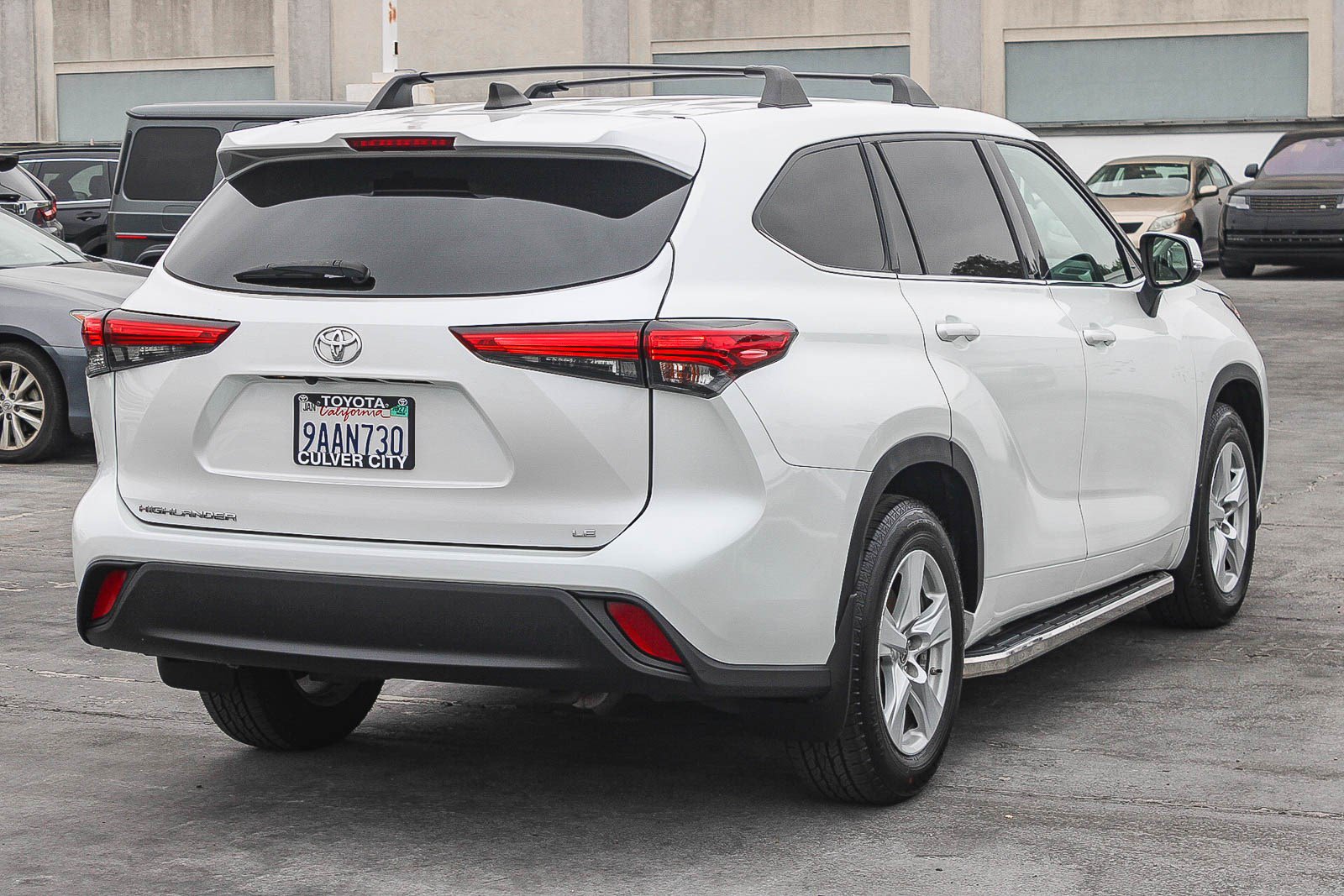 Used 2022 Toyota Highlander LE FWD image 9