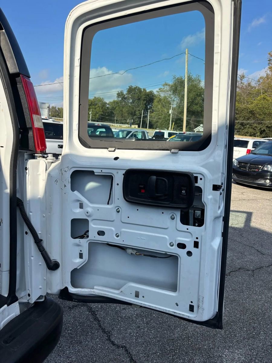 Used 2021 Chevrolet Express 2500 w/ Driver Convenience Package image 9