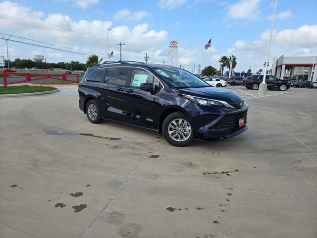 New 2026 Toyota Sienna LE FWD image 1