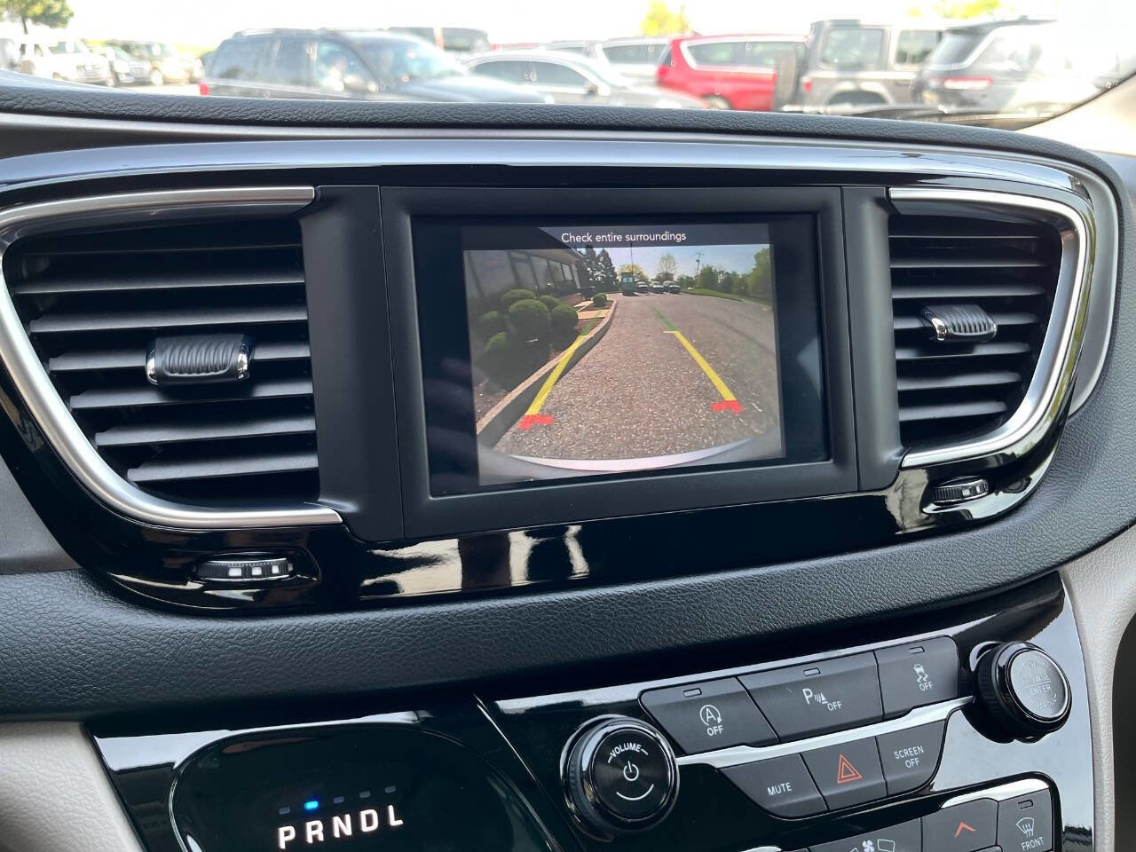 Used 2020 Chrysler Pacifica Touring-L image 27