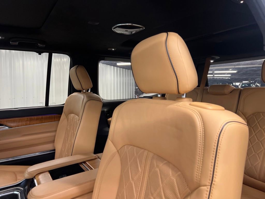 Used 2022 Jeep Grand Wagoneer Series III AWD/4WD image 9