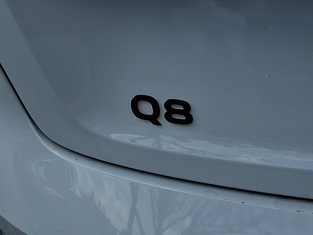 Used 2024 Audi Q8 e-tron Premium Plus AWD/4WD image 33