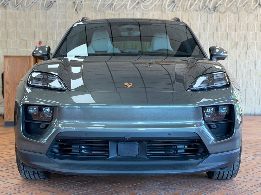 Used 2024 Porsche Macan 4 Electric AWD/4WD image 3